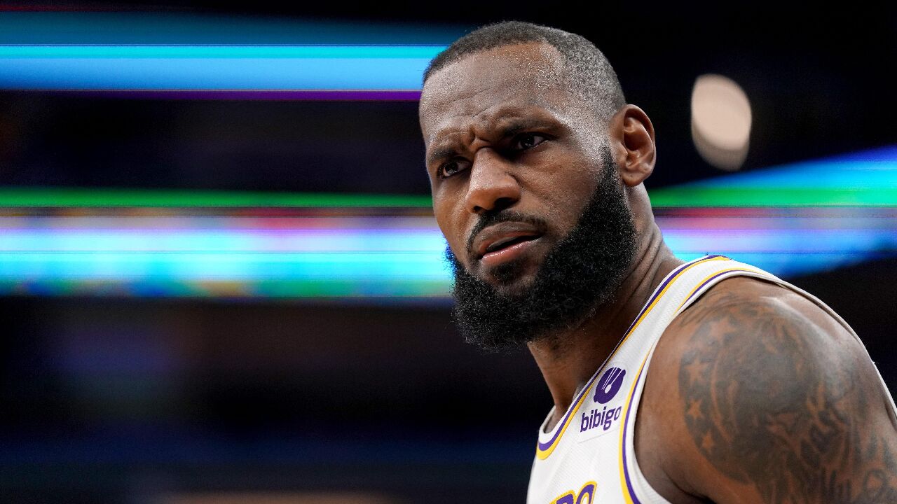 詹姆斯在生涯第21季砍下三双 nba历史首人,三分命中数超特里 升至历史