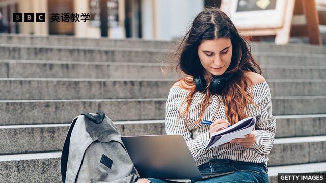 BBC媒体英语:英国大学生助学贷款几乎全部用来支付房租