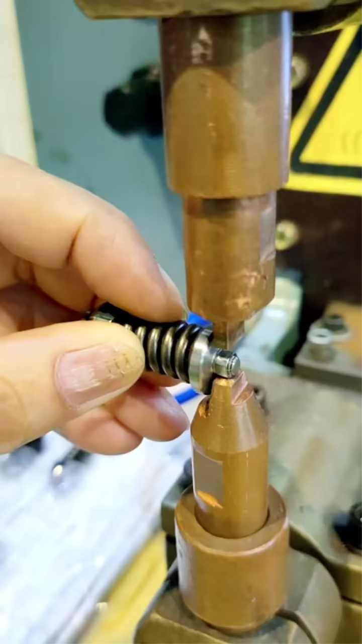 安嘉压力传感器螺母铆焊机焊接视频