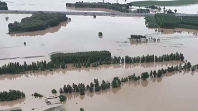 吉林省扶余市一镇报告拉林河堤出现决口,已要求下游多地人员转移