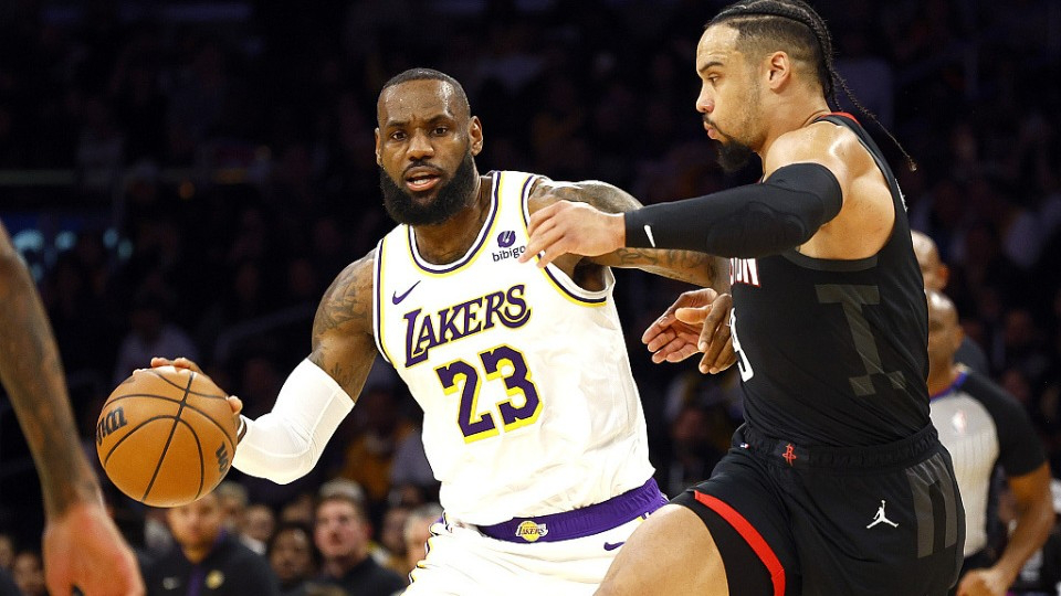 火爆湖人最后8分钟詹姆斯吃t乌度卡驱逐湖人一波流收比赛