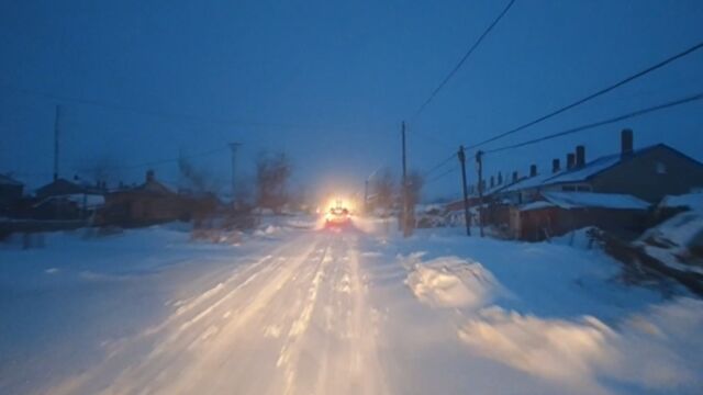 黑龙江暴风雪 中国联通迎雪奋战