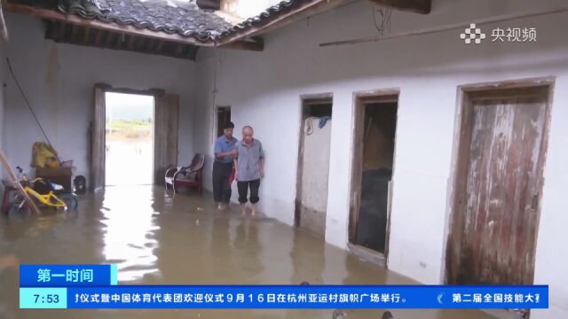 广东多地遭遇暴雨袭击