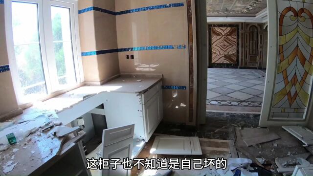 网友在福建深山,发现一栋废弃亿万豪宅,内部乌七八糟不堪入目!