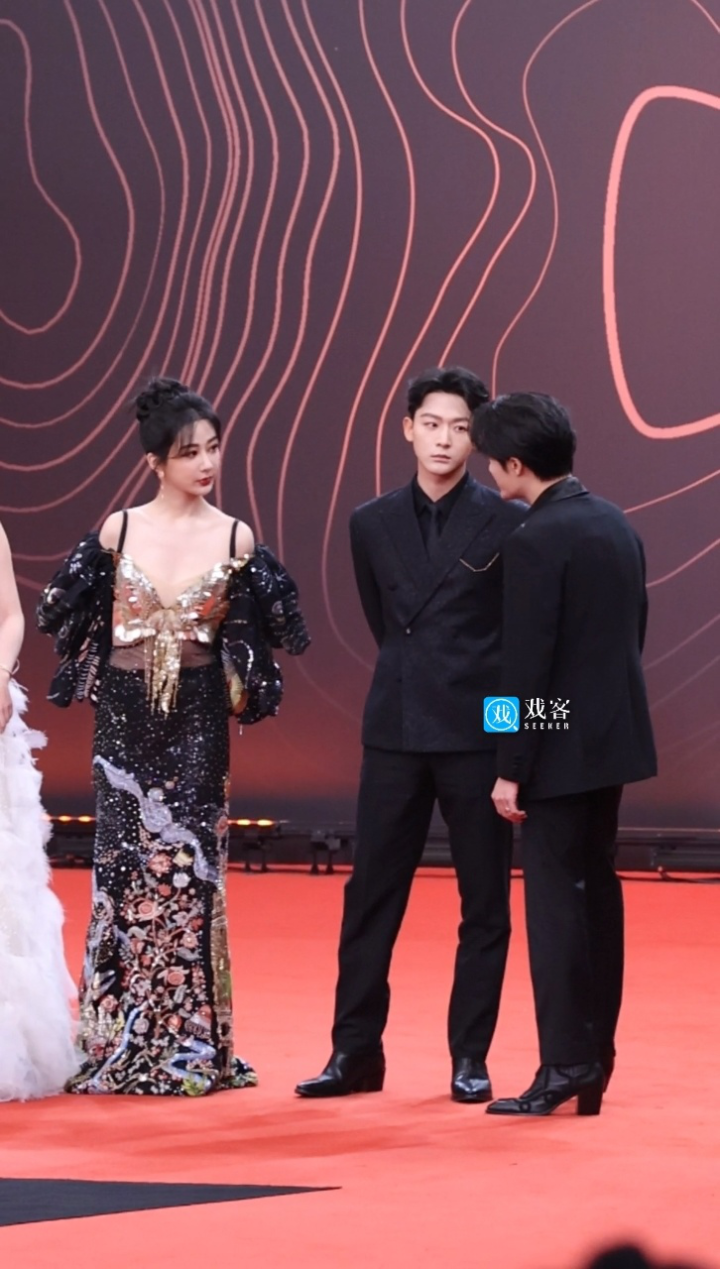 腾讯星光大赏红毯候场,杨紫张晚意檀健次在聊什么呢_高清1080P在线观看平台_腾讯视频