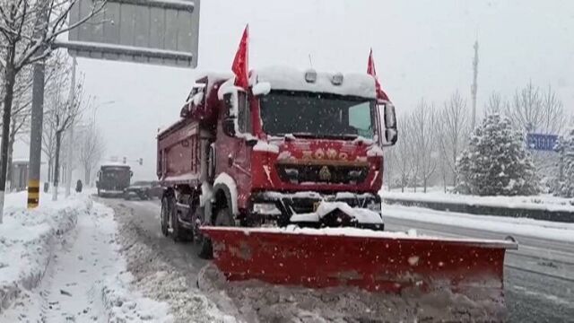 烟台市莱山区:昼夜出动 全力奋战除雪保畅