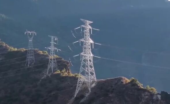 雅砻江卡拉水电站实现大江截流,进入主体工程施工阶段