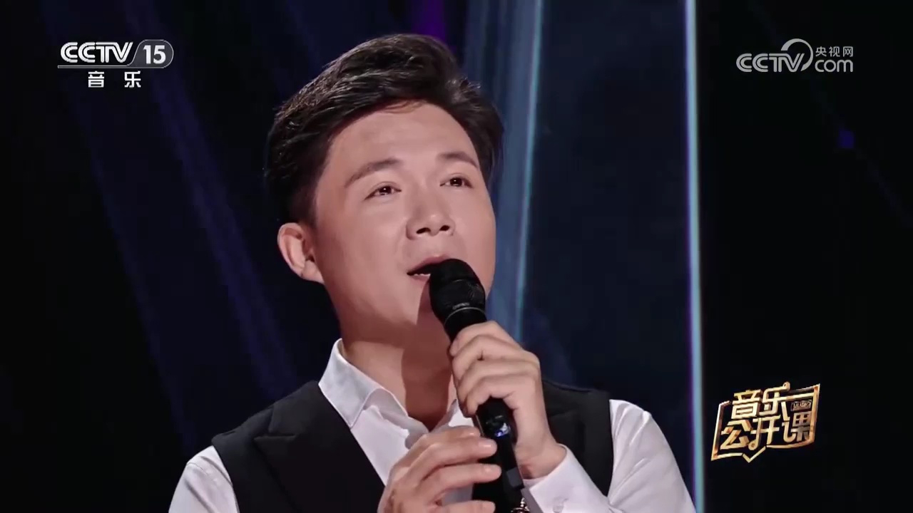 王传越带来的《深深的吻》,歌声空灵优美,在耳边反复循环