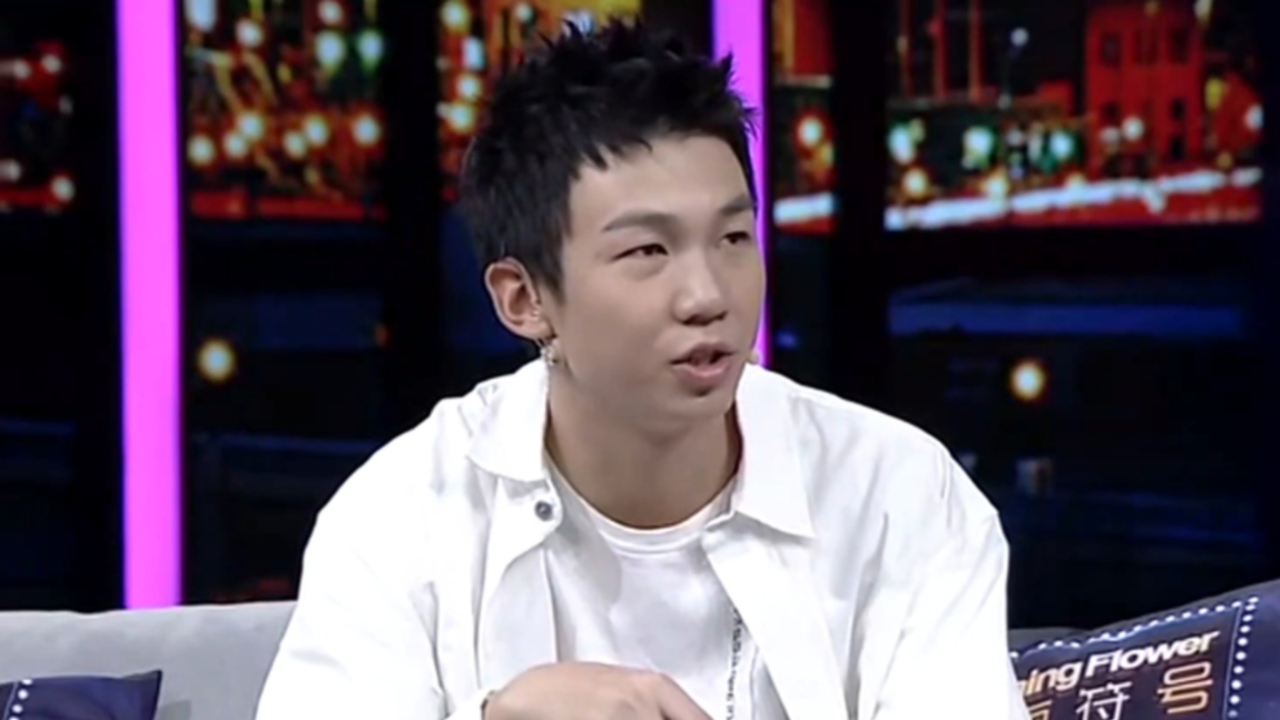 白举纲喜欢音乐,一拿到工资,就会买各种相关软件