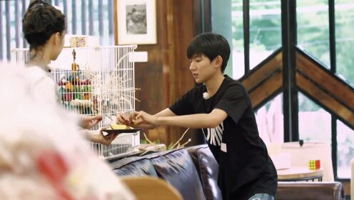 粉丝悠享版第2期:王源暖心照顾萌娃_高光片段