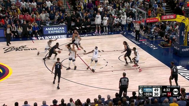 急了⁉️穆雷往场内扔杂物 活久见❗️裁判没有任何表示