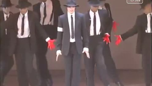 迈克尔.杰克逊的百年经典舞蹈《危险》，看多少遍都还是帅炸啊！