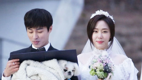 夙愿夫妇甜蜜举行婚礼