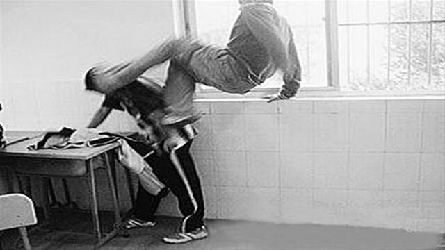 关注校园欺凌事件:重庆中学生厕所内被围殴致死