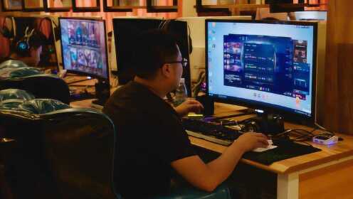 小县城的这家网吧有1万多会员，为什么大家喜欢去网吧？
