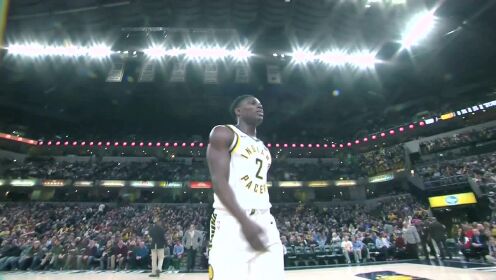 《NBA全场集锦》【得分】好快呀！布克脚踩风火轮杀入篮下勾手上篮