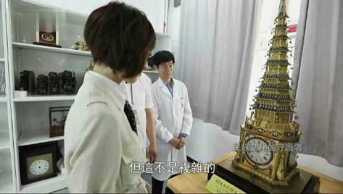 《我在故宫修文物》走红的王津带着鲁豫参观自己参与修复的钟表，复杂程度堪称极致