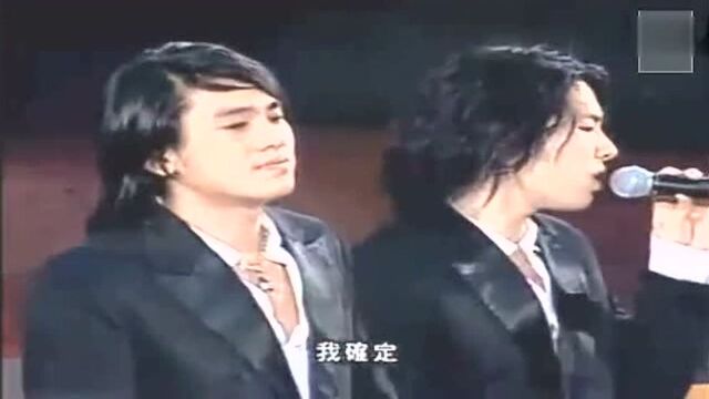 F4香港红磡演唱会,谢幕曲《第一时间》回到校园时期!