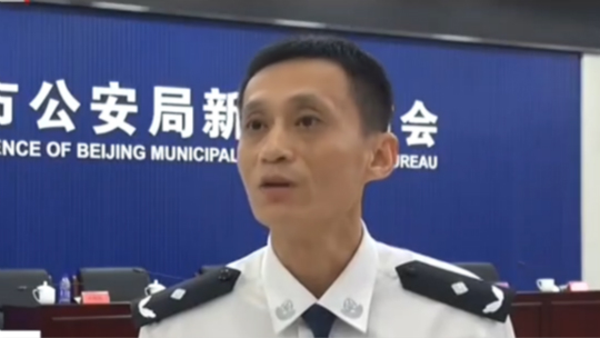 执法现场·无证驾驶摩托车 咬伤民警被拘