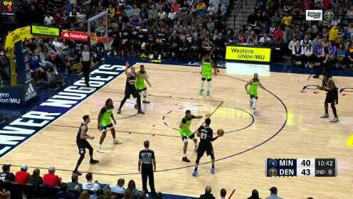 《NBA全场集锦》简直是脑后长眼！普拉姆利背对篮筐直接上篮惊呆众人