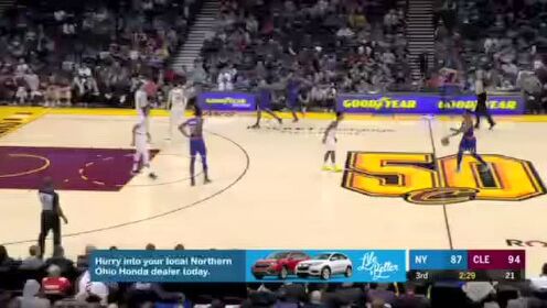 《NBA全场回放》【原声回放】尼克斯vs骑士第3节 小南斯内切隔扣米切尔罗宾逊