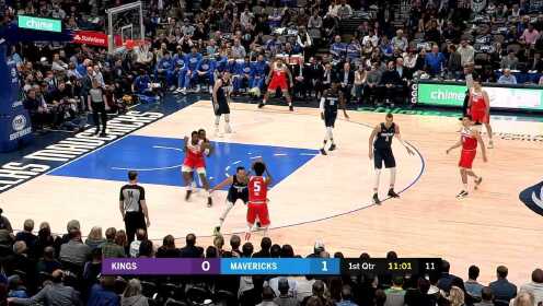《NBA全场集锦》上来就往内线凿 巴恩斯篮下强打哈达威转身打板命中