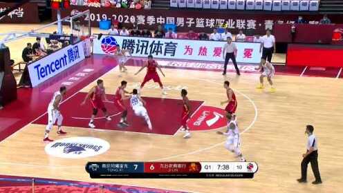《CBA全场集锦》兄弟别慌！何敬佳跳投不中哈达迪眼疾手快抢板暴扣