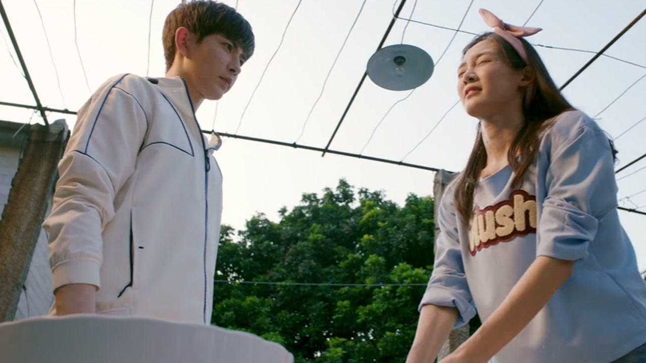 《青春抛物线》第5集01:安晏看见安乐玩游戏不训练很生气,就让安乐揉面团练手臂力量_高清1080P在线观看平台_腾讯视频