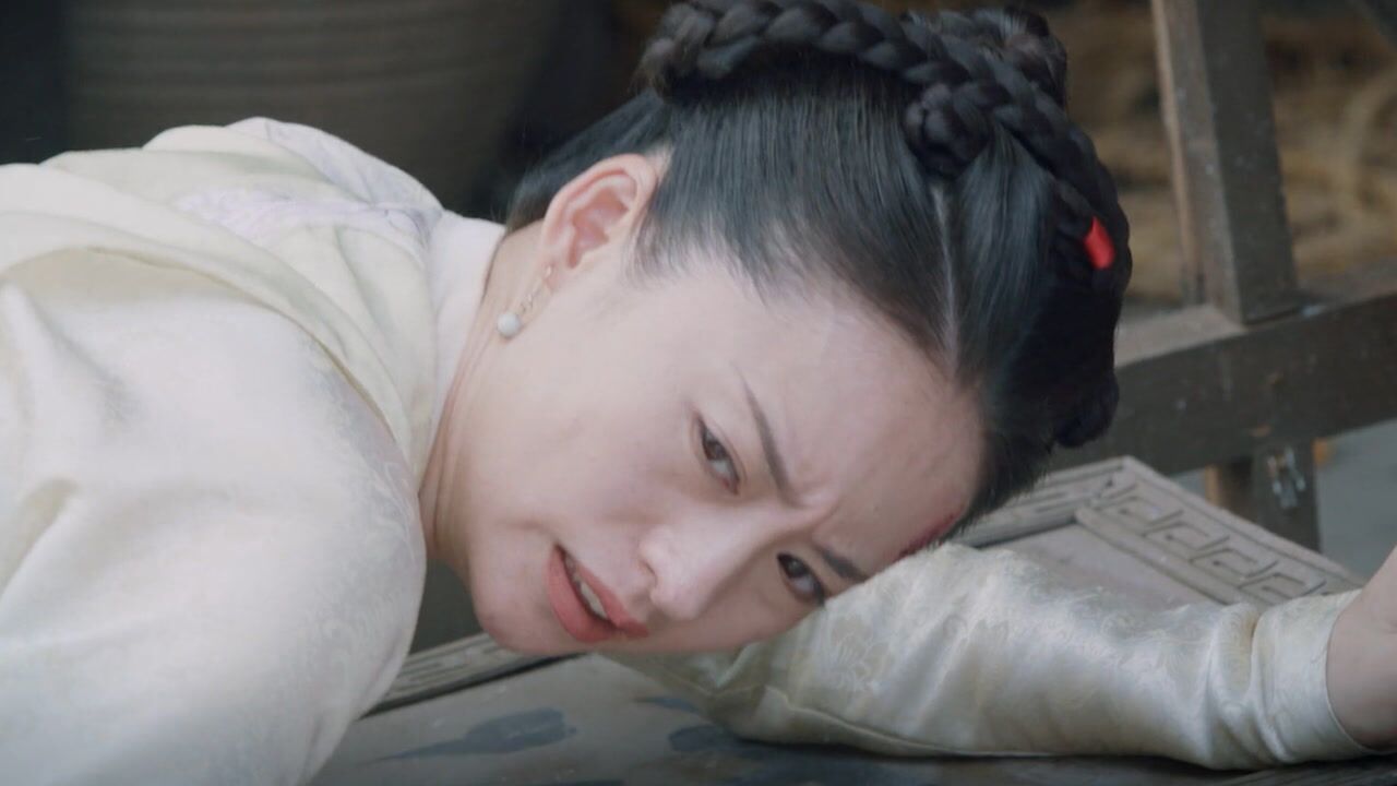 《锦心似玉》第15集04:绣橼跑去乔家借米,半路上车翻了,米被哄抢了,这