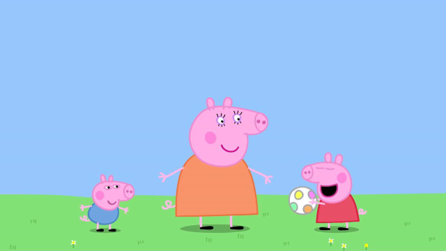 小猪佩奇第1季猪妈妈和猪宝宝踢球