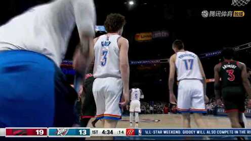 《NBA全场集锦》防守态度？走神？猛龙无人防守贝兹利单臂劈扣上上课