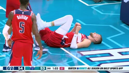 《NBA全场集锦》难摆脱玻璃人属性！波尔津吉斯突破时崴脚