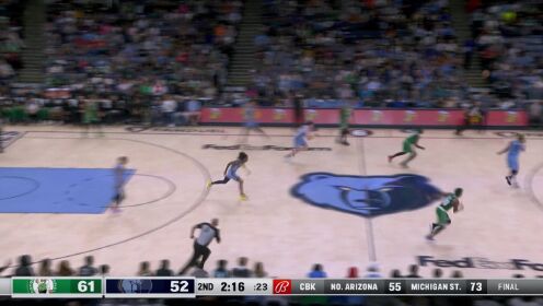 《NBA全场集锦》克拉克上篮偏出 随后再次反击完成暴扣将功补过