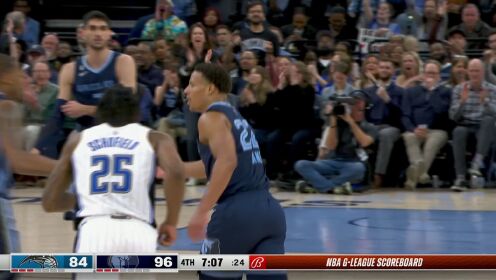 《NBA全场集锦》贝恩虚晃一枪点飞防守 抬手三分正中靶心