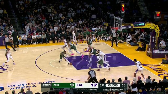 首次连线得分！利拉德妙传字母哥快攻直捣黄龙单手暴扣