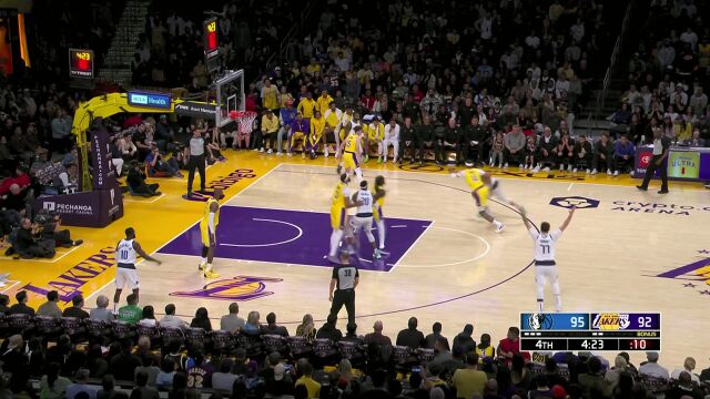 关键时刻还得是东欧组合 东契奇和欧文艰难打中两分稳定军心