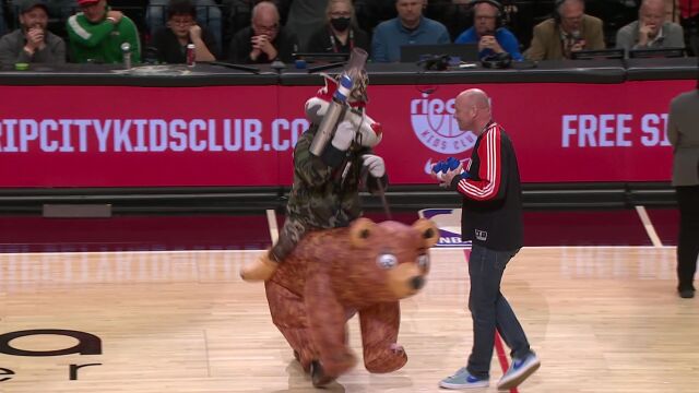 NBA常规赛：灰熊vs开拓者第4节英文原声回放