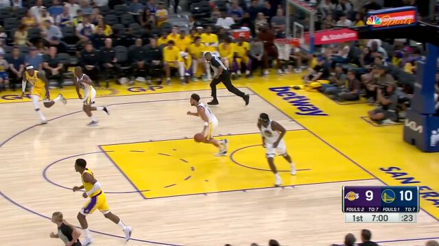 连珠炮强势开火 汤普森连续命中两记三分干脆利落