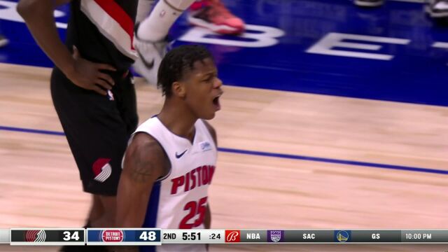 别管多高只管扔！汤普森弹簧起跳连续空接燃翻全场