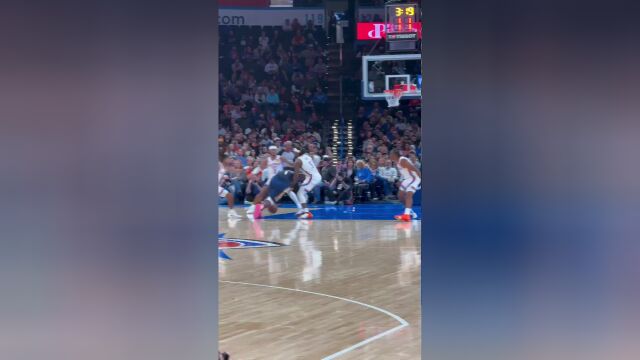 不敢防根本不敢防 锡安无视防守突进篮下上篮得手