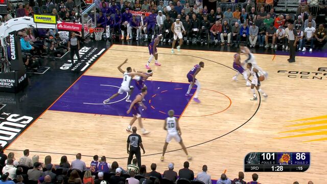 求布克心理阴影面积！布克错位防文班满脸无奈 目送其轻松空接上篮