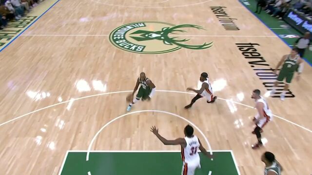 米德尔顿妙传信手拈来 字母哥一步登天空接暴扣