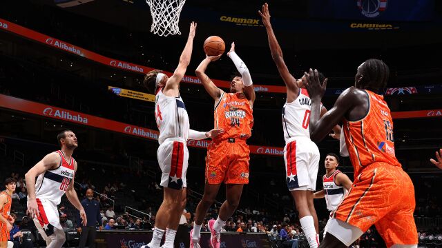 坎恩斯太攀蛇82-145奇才 奇才8人得分上双大胜坎恩斯太攀蛇63分