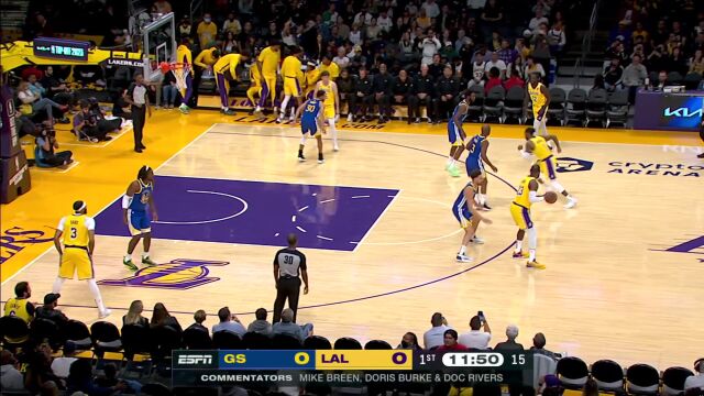 打你个立足未稳！里夫斯开场接詹姆斯传球 三分张手就有