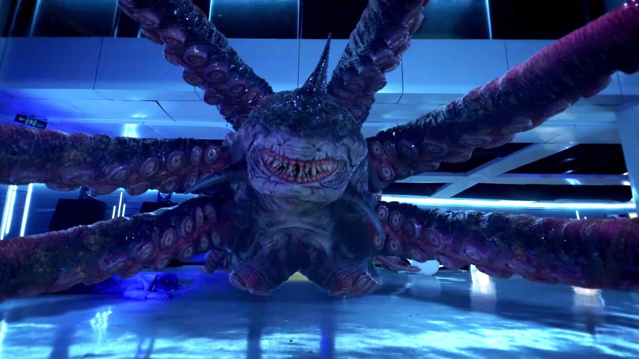 胆小勿入!变异巨兽章鲨夜店残暴猎杀