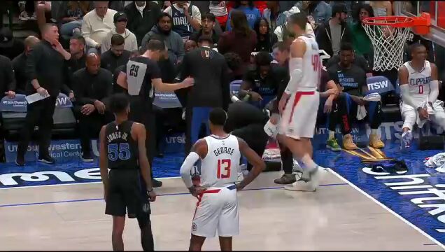 NBA季中锦标赛小组赛：快船vs独行侠第1节英文原声回放