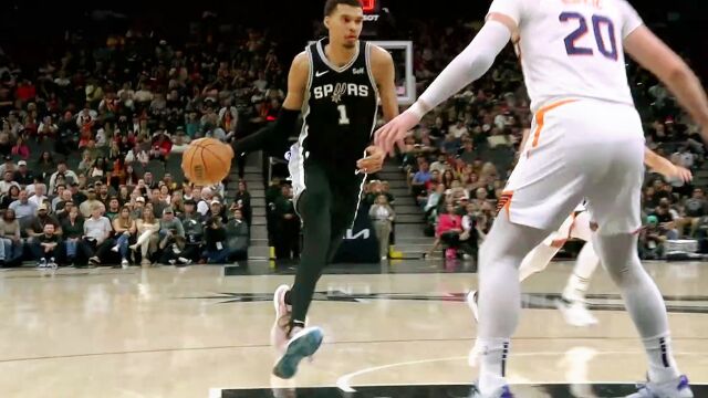 配合日渐娴熟！索汉&文班内线隐蔽手递手