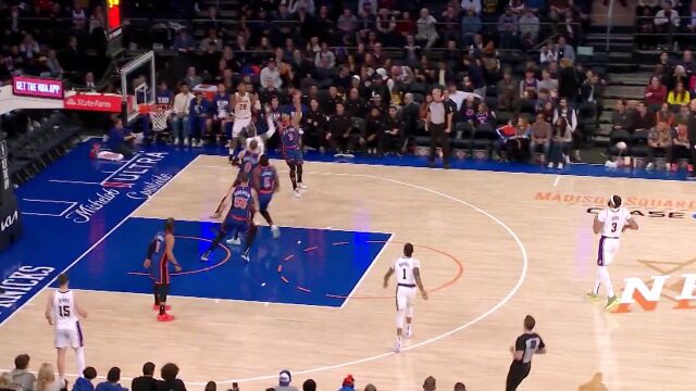 浓眉暴怒朝裁判挥拳：这球不犯规？！