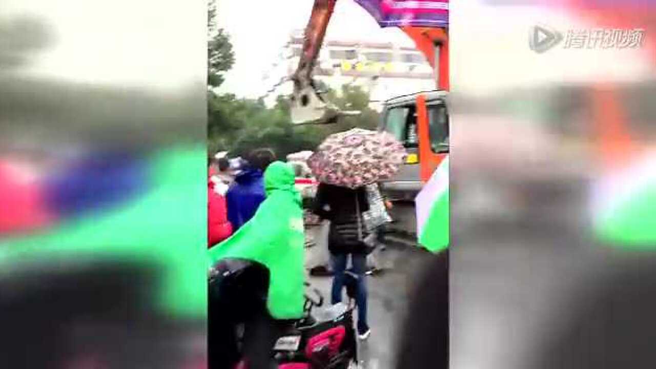 南京地铁工地吊车倒塌砸死2人砸伤4人现场_高清1080P在线观看平台_腾讯视频