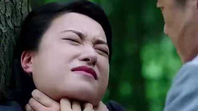 女特务劫持男人进树林搂着对方却被活活掐死